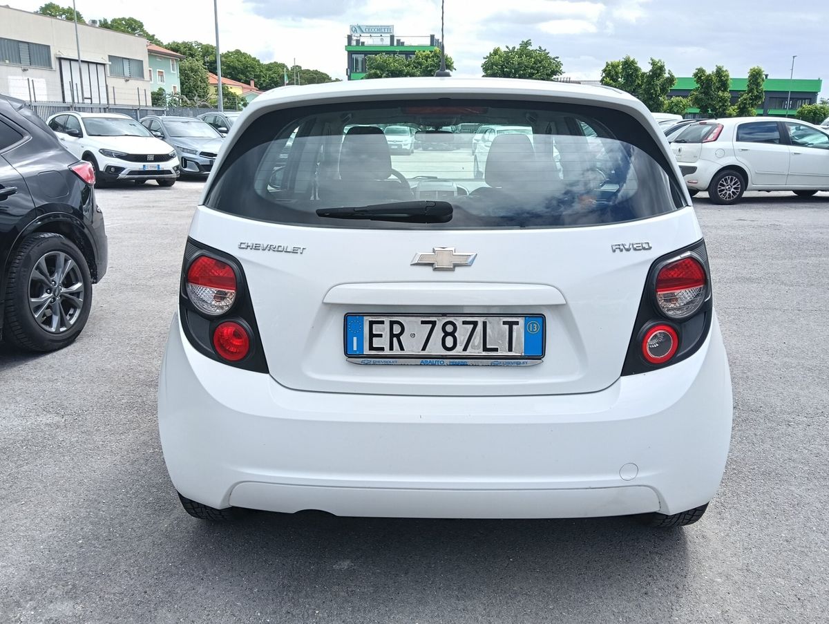 Chevrolet-Aveo-4