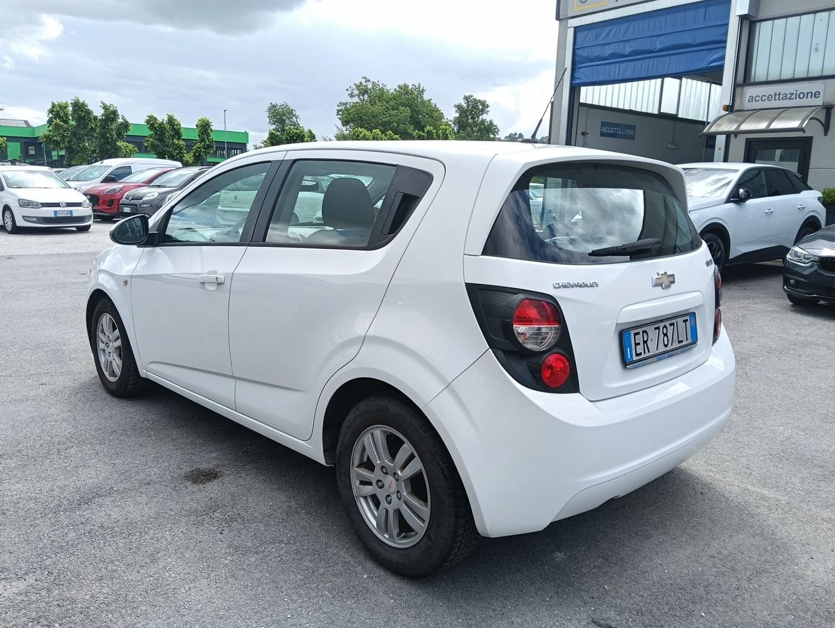 Chevrolet-Aveo-5