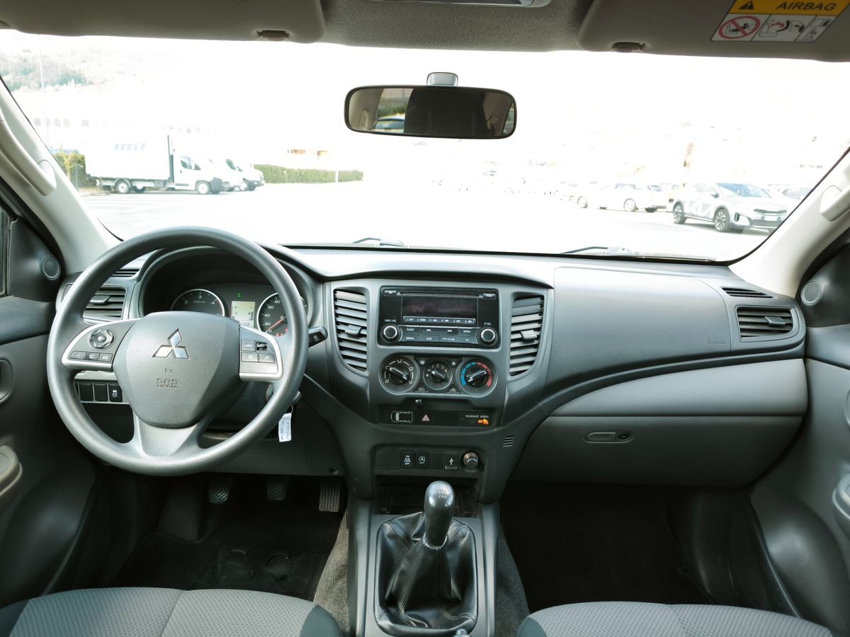 Mitsubishi-L200-2