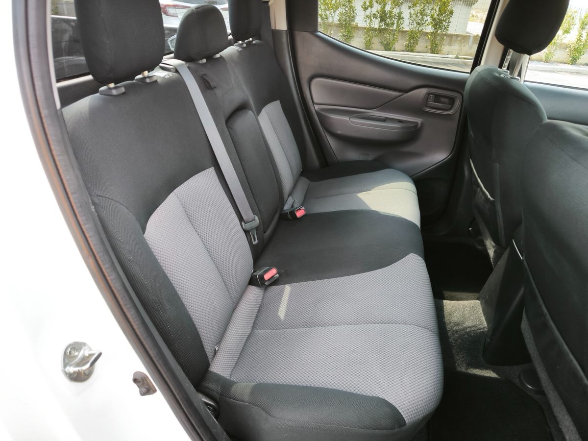 Mitsubishi-L200-9
