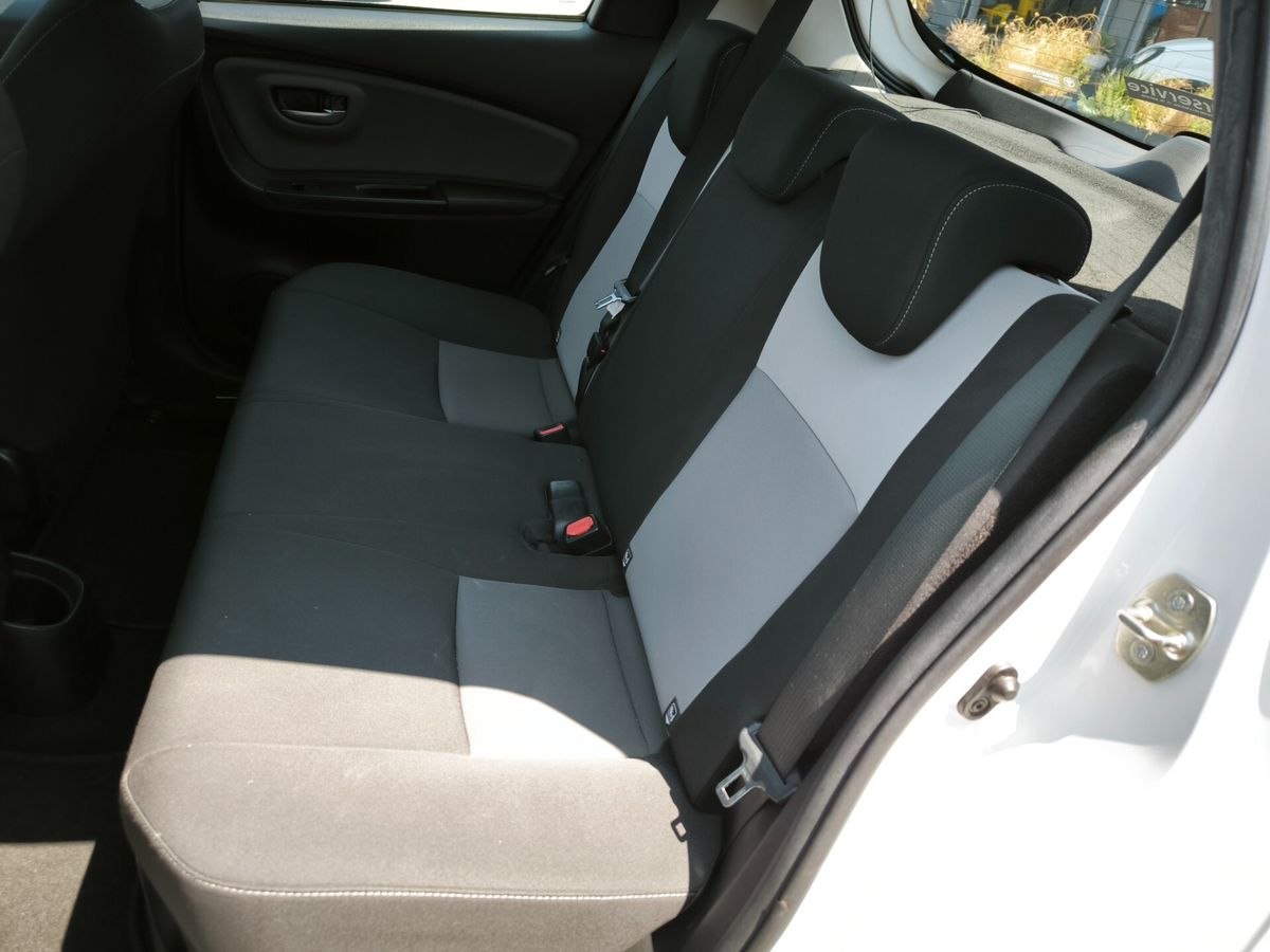 Toyota-Yaris-12