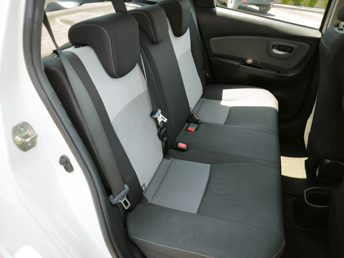 Toyota-Yaris-13