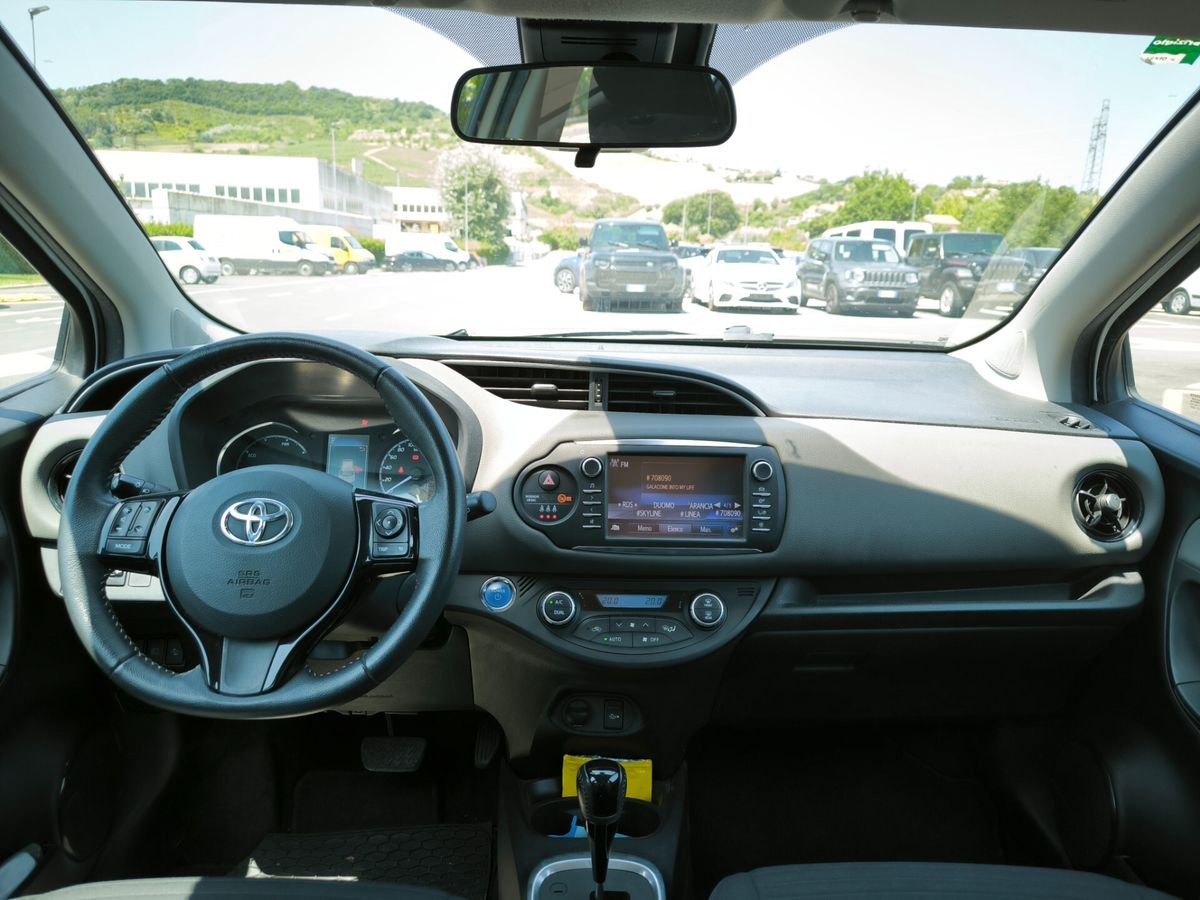 Toyota-Yaris-6