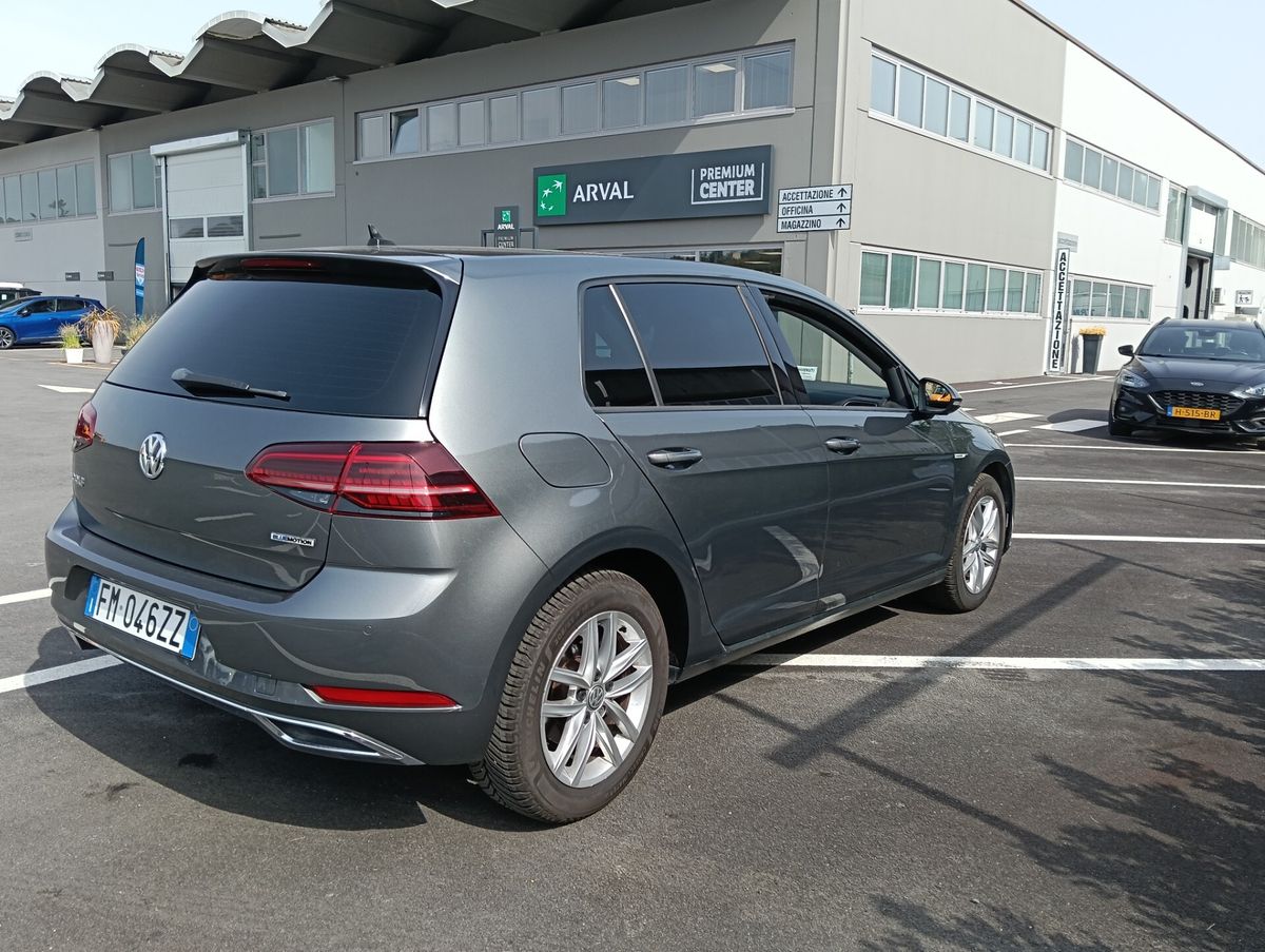 Volkswagen-Golf-1