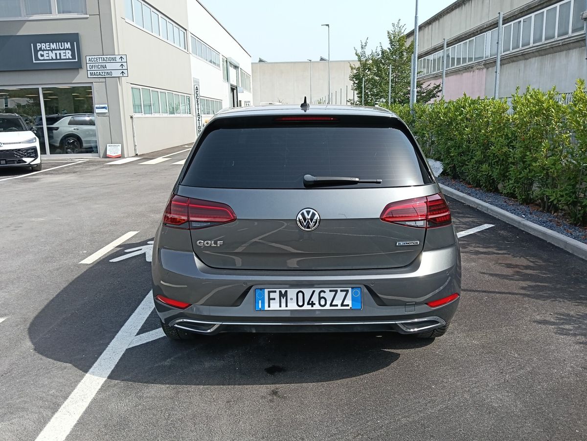 Volkswagen-Golf-10