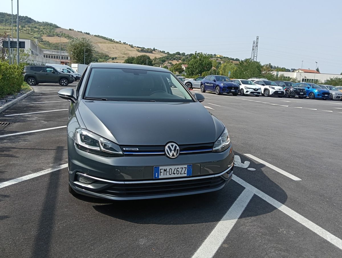Volkswagen-Golf-11