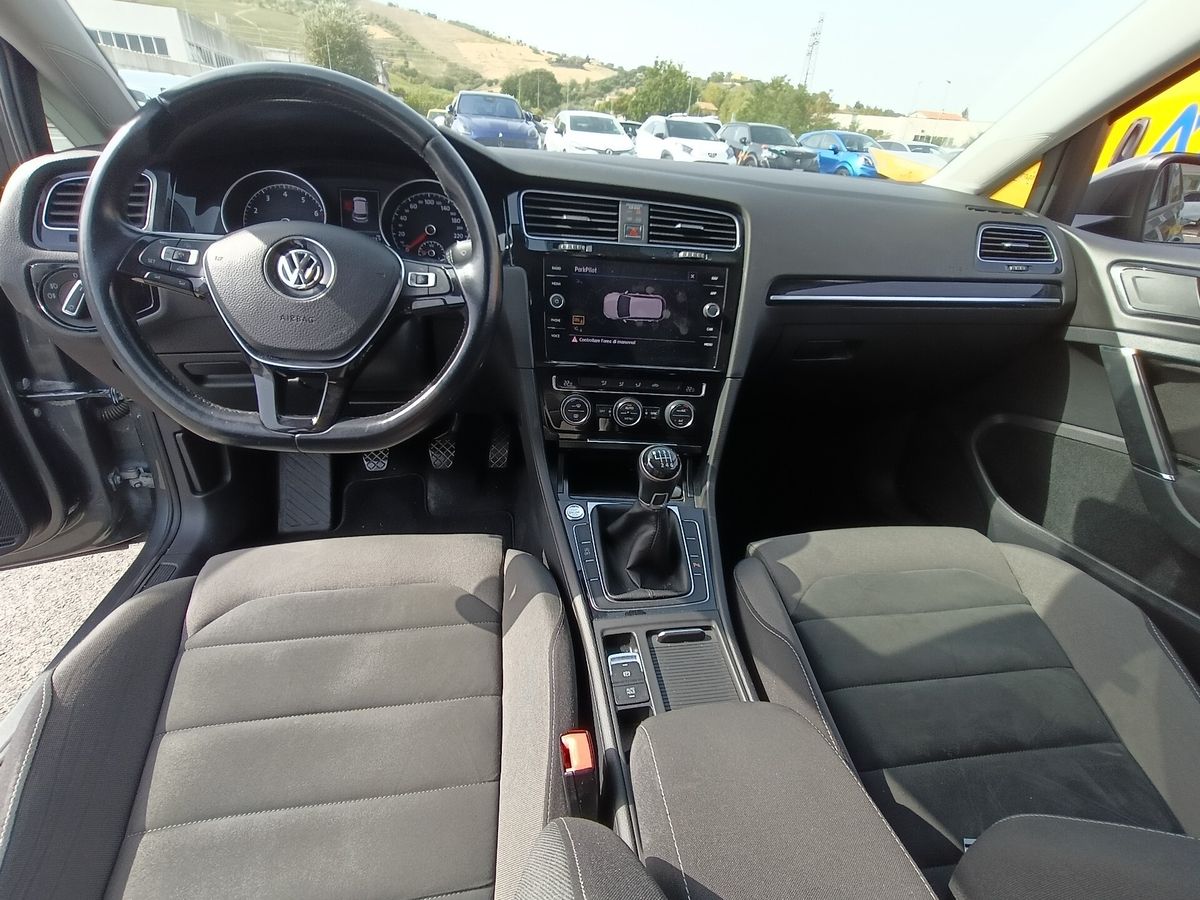 Volkswagen-Golf-8