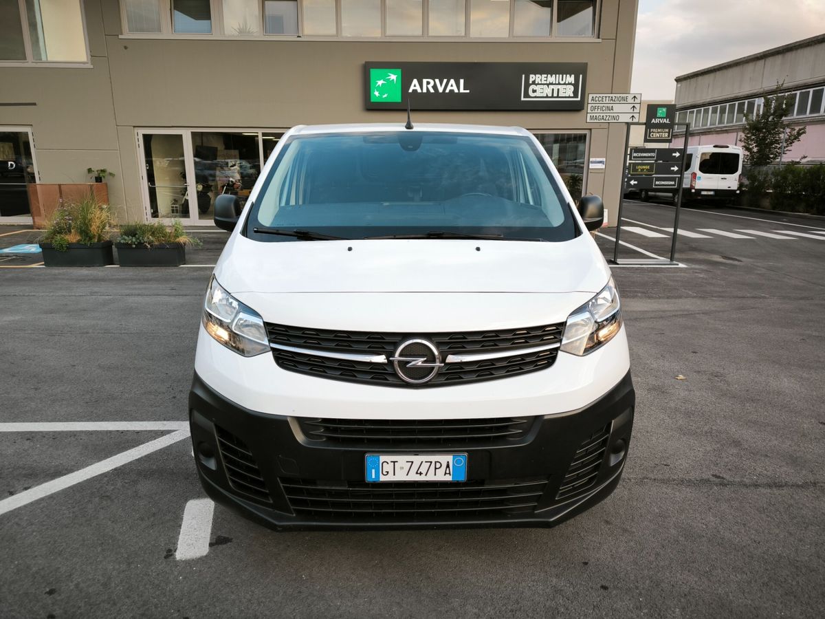 Opel-Vivaro-1
