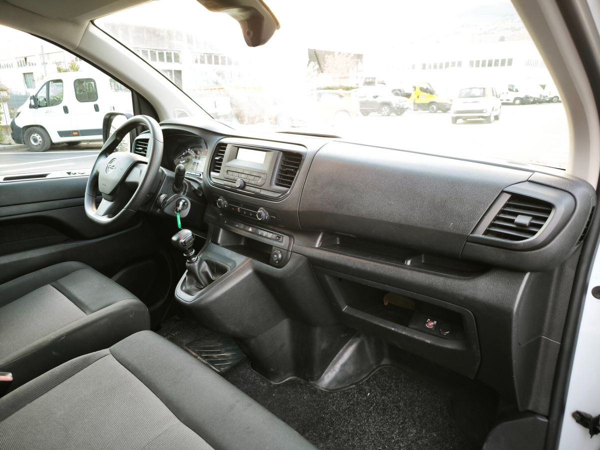 Opel-Vivaro-10