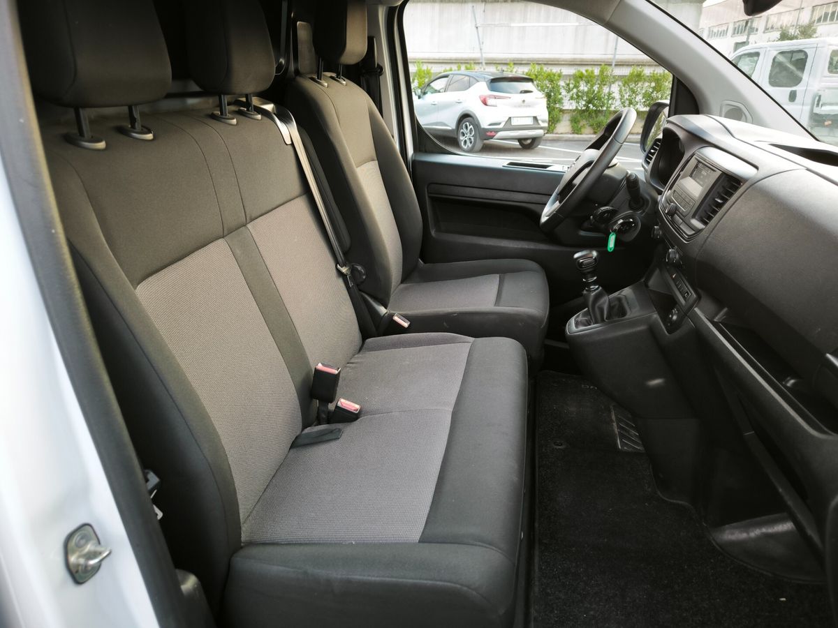 Opel-Vivaro-11