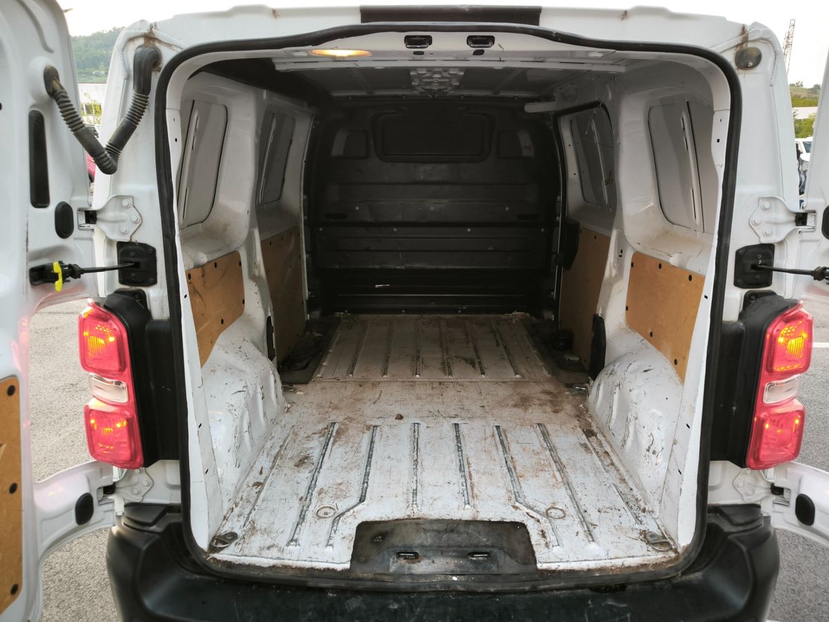 Opel-Vivaro-12
