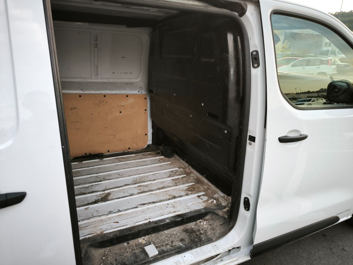 Opel-Vivaro-13