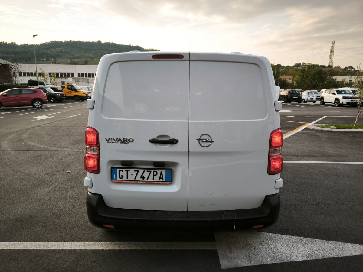 Opel-Vivaro-4