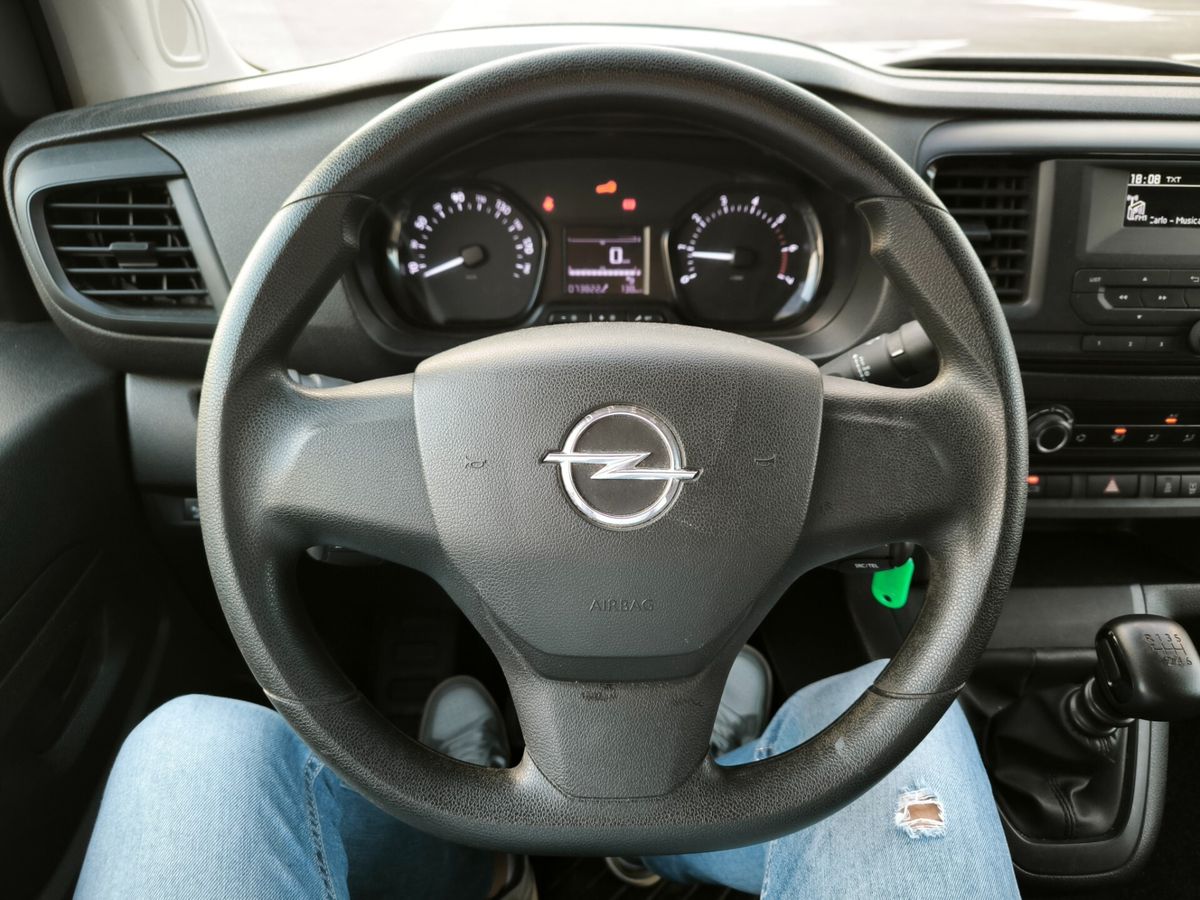 Opel-Vivaro-7