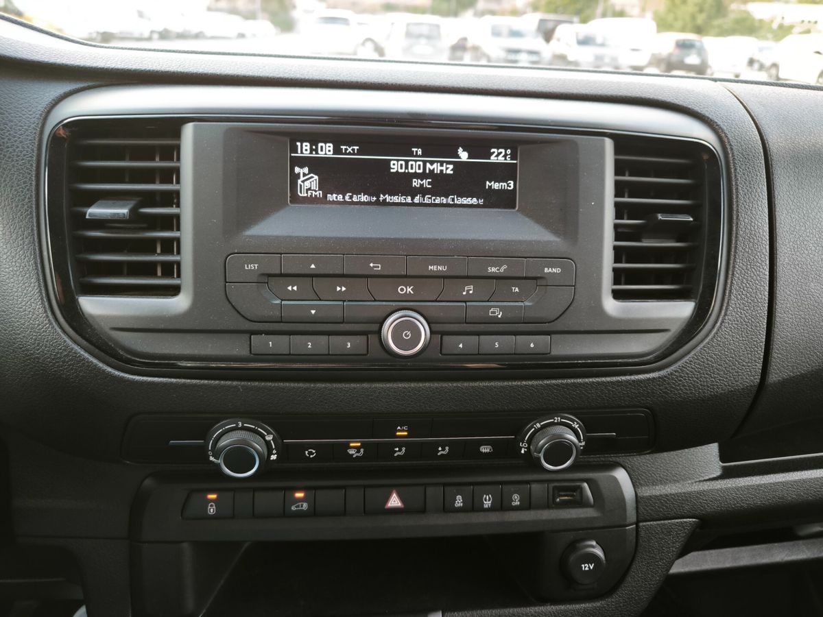 Opel-Vivaro-9